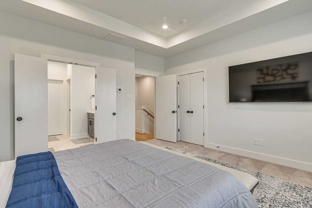 Sleek & Spacious! Prime Houston Home Near NRG