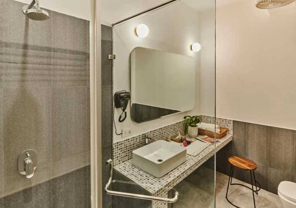 Minimalist Poshtel & Suites
