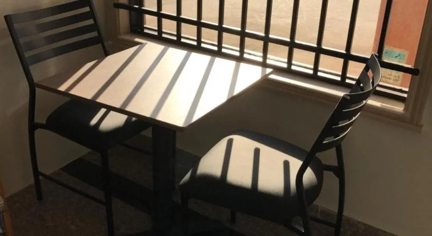Moonlight Inn & Suites