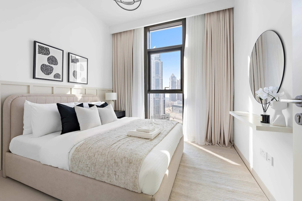 Silkhaus Stylish 1BR Pool Gym Burj Crown