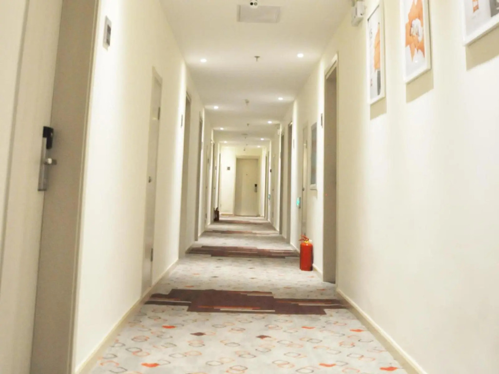 ibis Jinan Jingwu RD