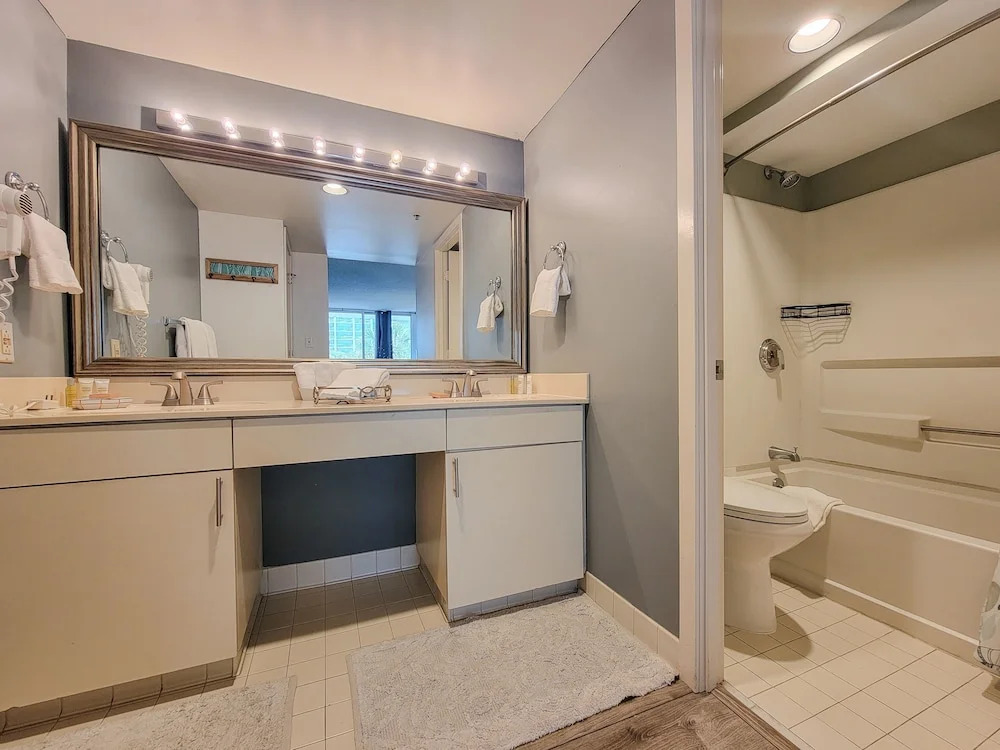 107 South Hampton 2 Bedroom Condo