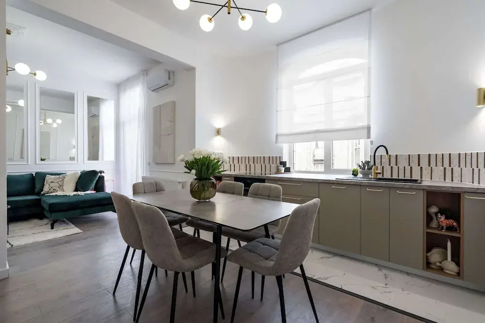 Elegant & Bright 2BR Condos - Steps from Old Town