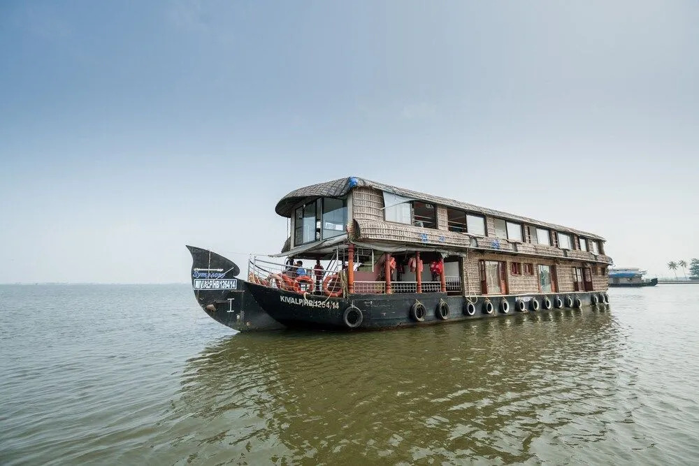 OYO 23482 Sht Symphony Premium Sharing Houseboat