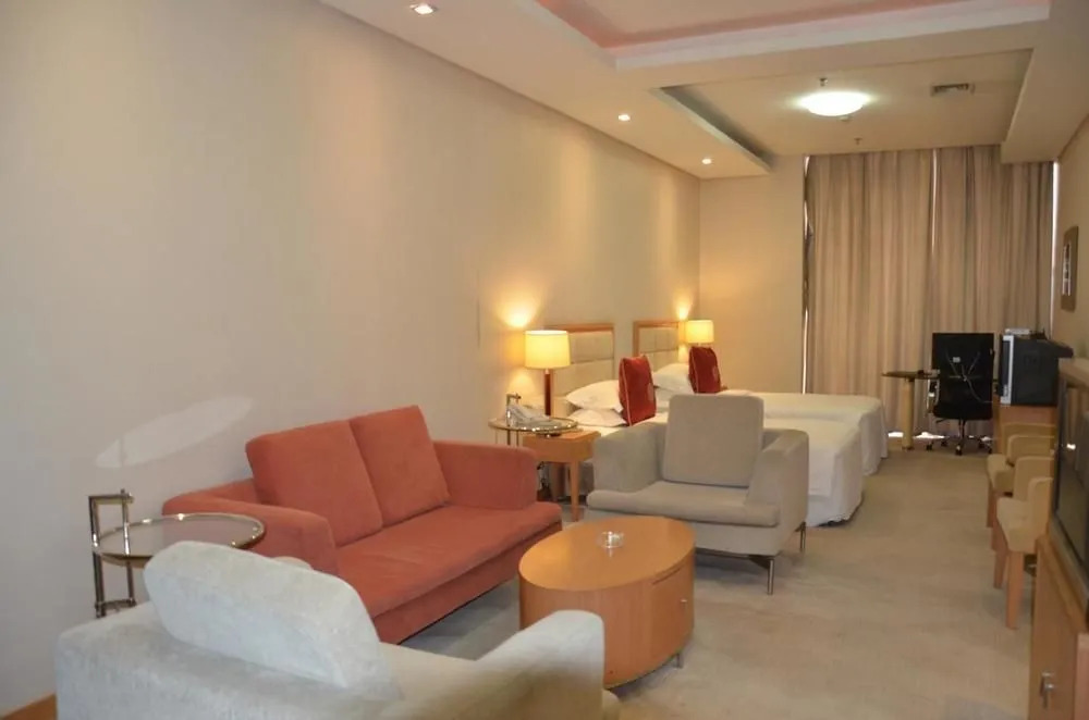 Louis Business Hotel