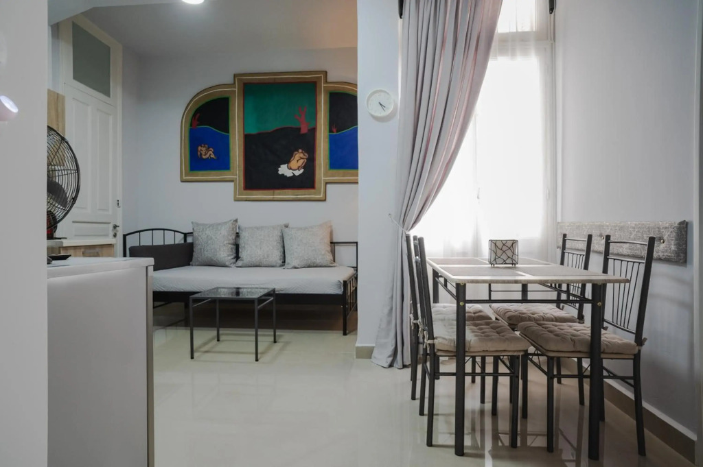 Polytimon, an Athenian neoclassical apartment
