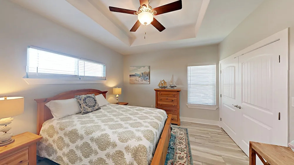 660 Sandpiper Cir Home - 3 Br home by RedAwning