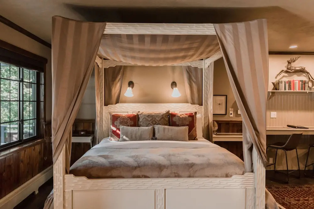 Highland Haven Creekside Inn