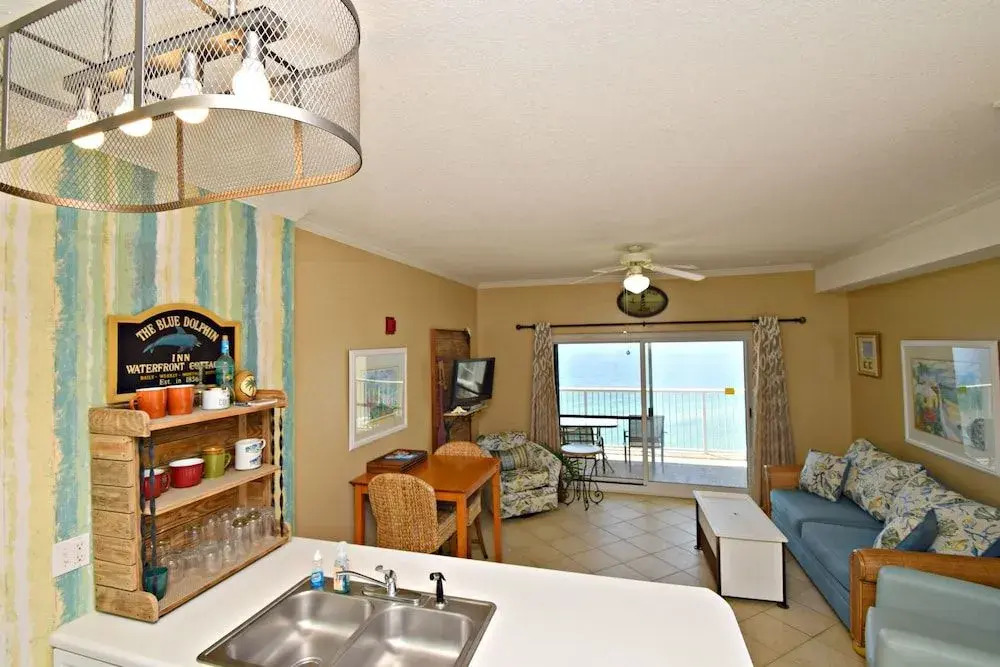 Tradewinds 1203 by RedAwning