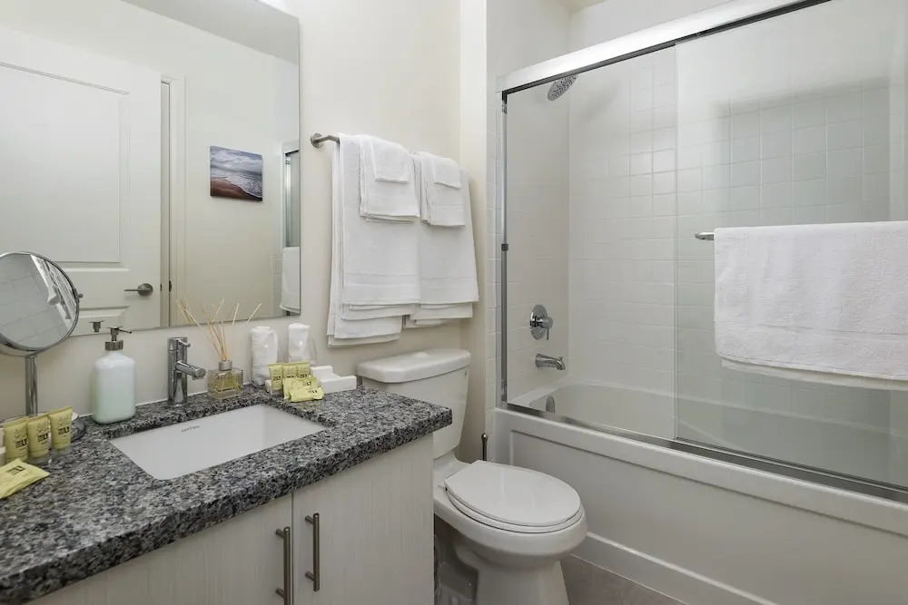 Diamond Vacation Homes - Bayview Avenue