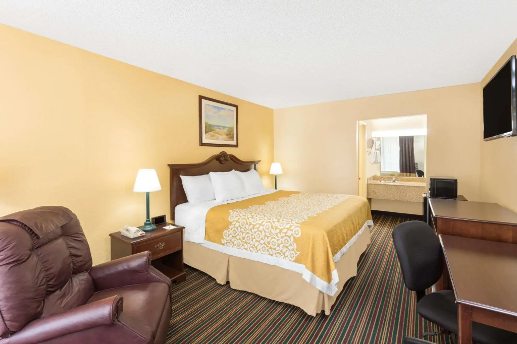 Days Inn Charleston Patriots Point