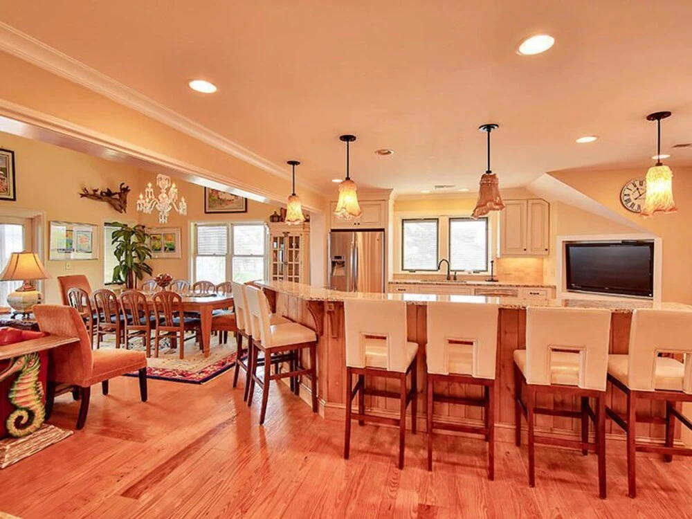 120 We Shell Sea 8 Br Home by RedAwning