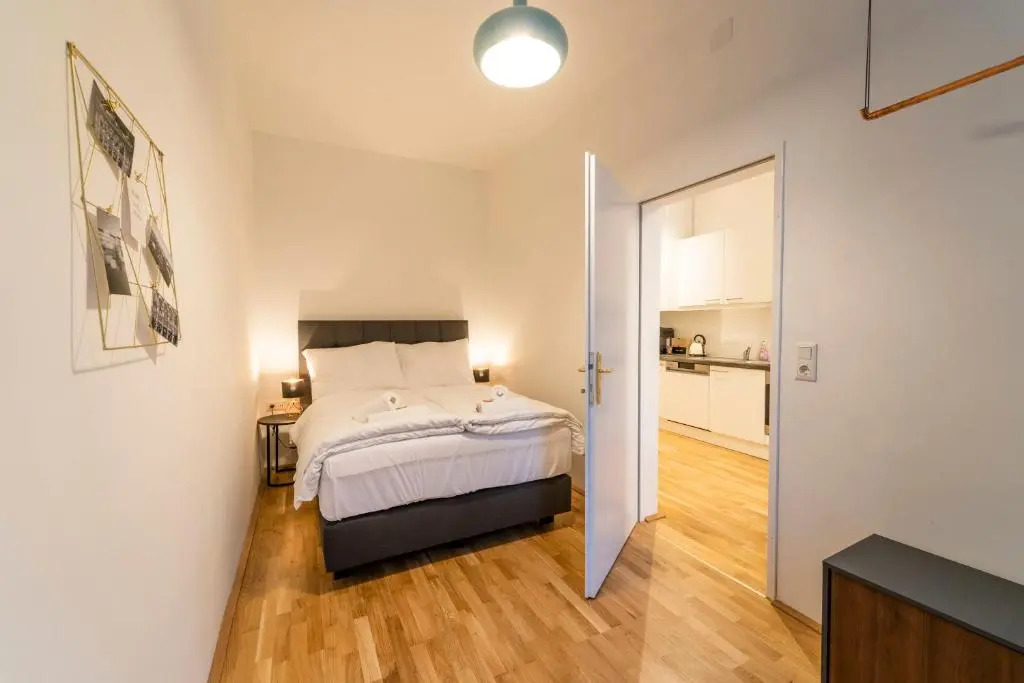 Generous Apartment next to the VIC/UNO