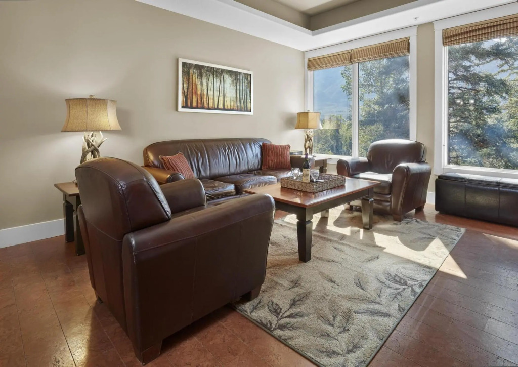 Star Suite -Luxurious condo with 3 fireplaces, and open Pool