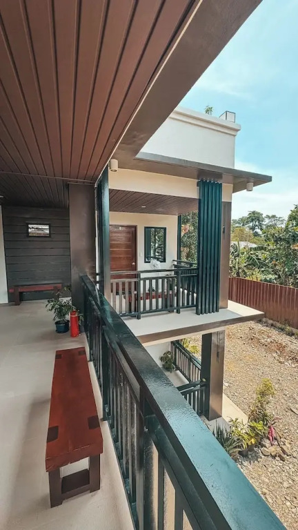Tiwis Travellers Inn - Solar Powered, Starlink, Scooter Rental, Palawan Tours