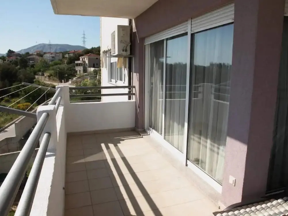 Apartment Toma - Comfort Two Bedroom Apartment With Terrace and Sea View