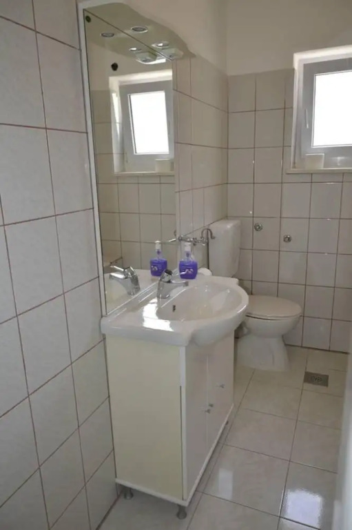 Stunning 2-bed Apartment in Okrug Gornji