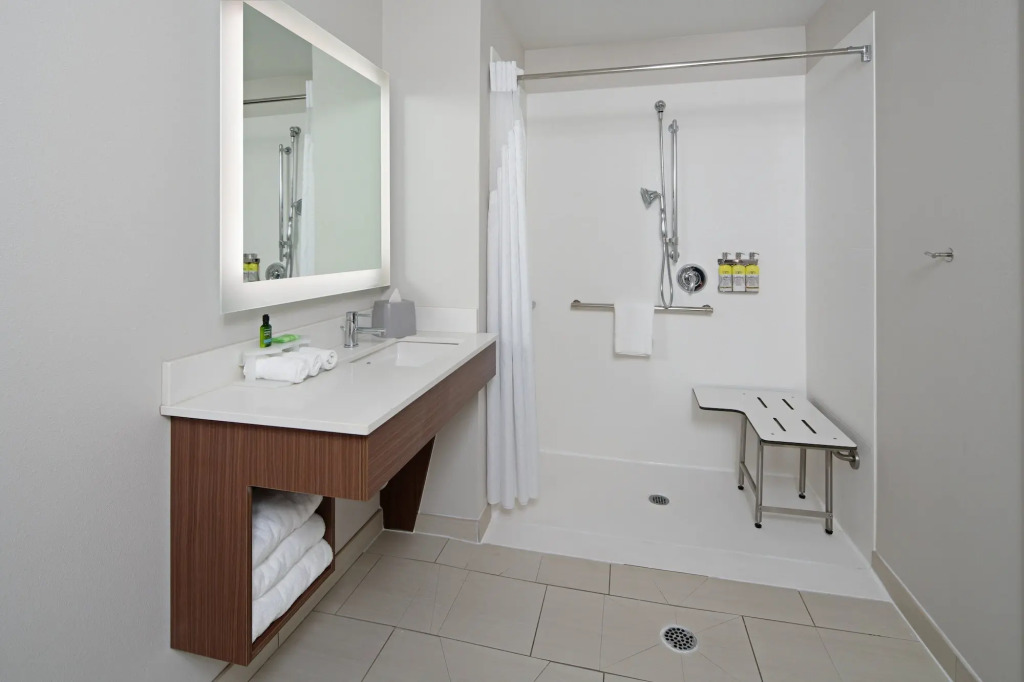 Holiday Inn Express Hotel & Suites SeaTac by IHG