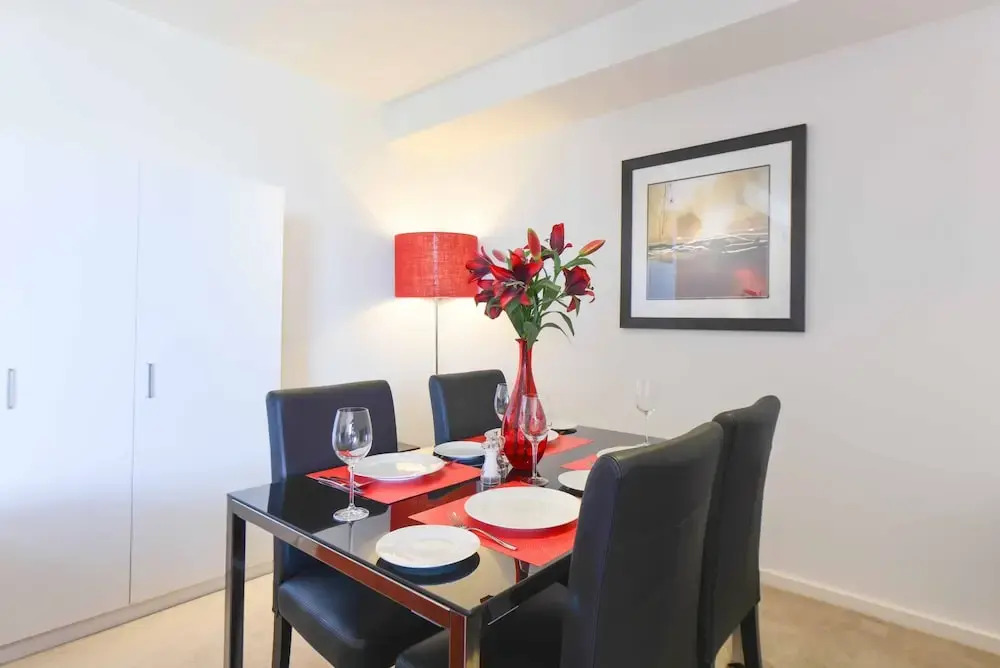 StayCentral - Spacious Seaviews Port Melbourne