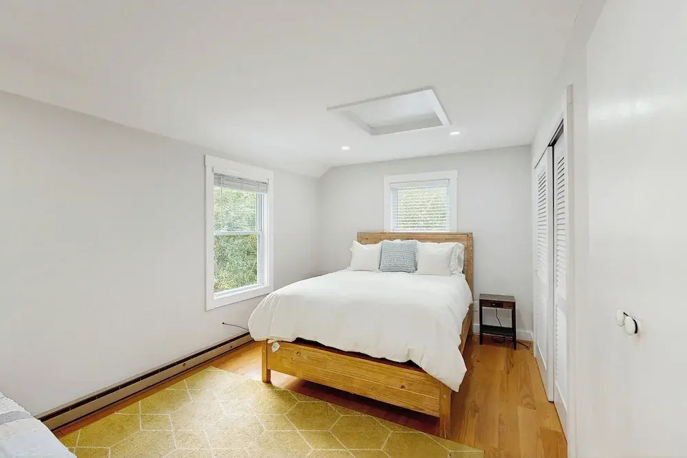 3BR House Close to Beach: Large Yard & Deck!