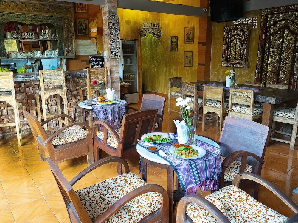 Lovina Palace