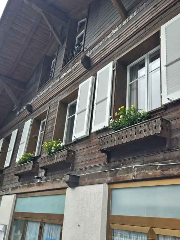 Chalet Maithili Lauterbrunnen -152-Year-Old Majestic Chalet