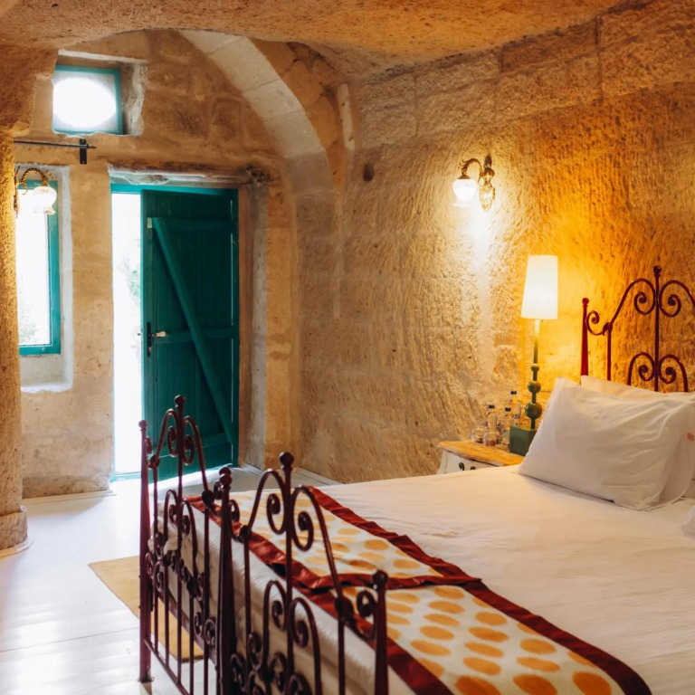 Hezen Cave Hotel