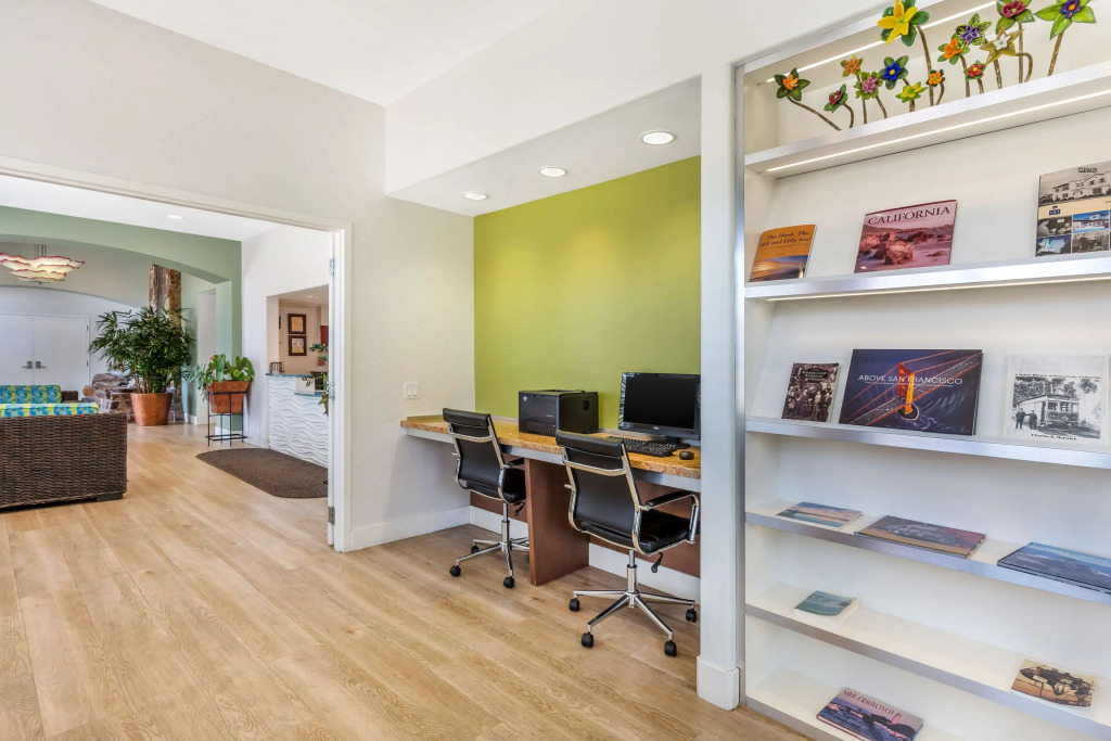 Best Western Plus Capitola By-the-Sea Inn & Suites