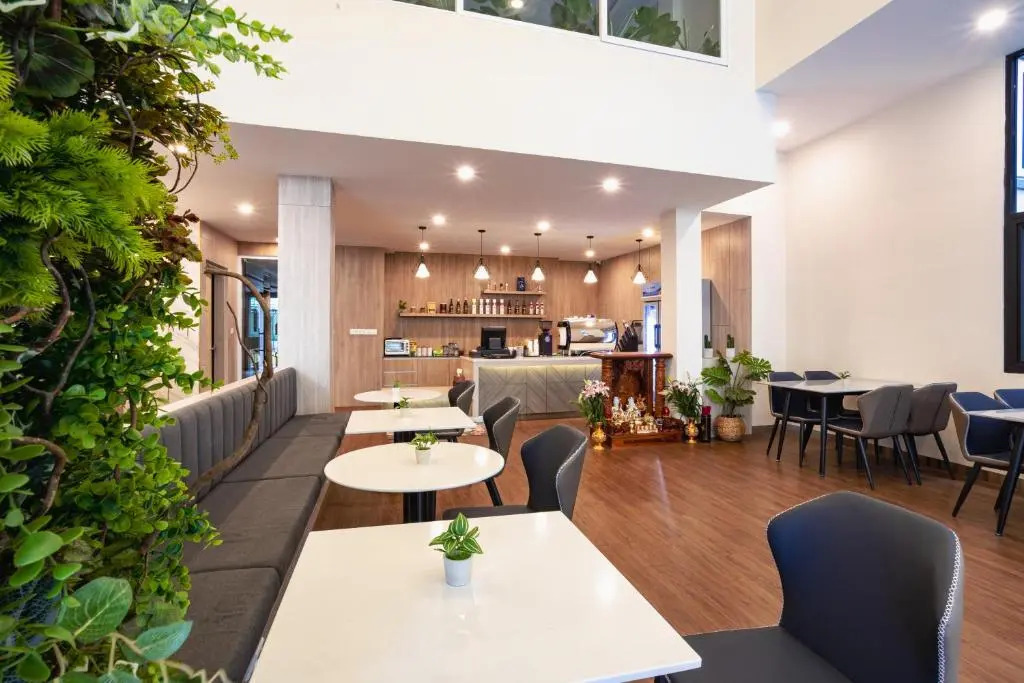 Joli Hotel