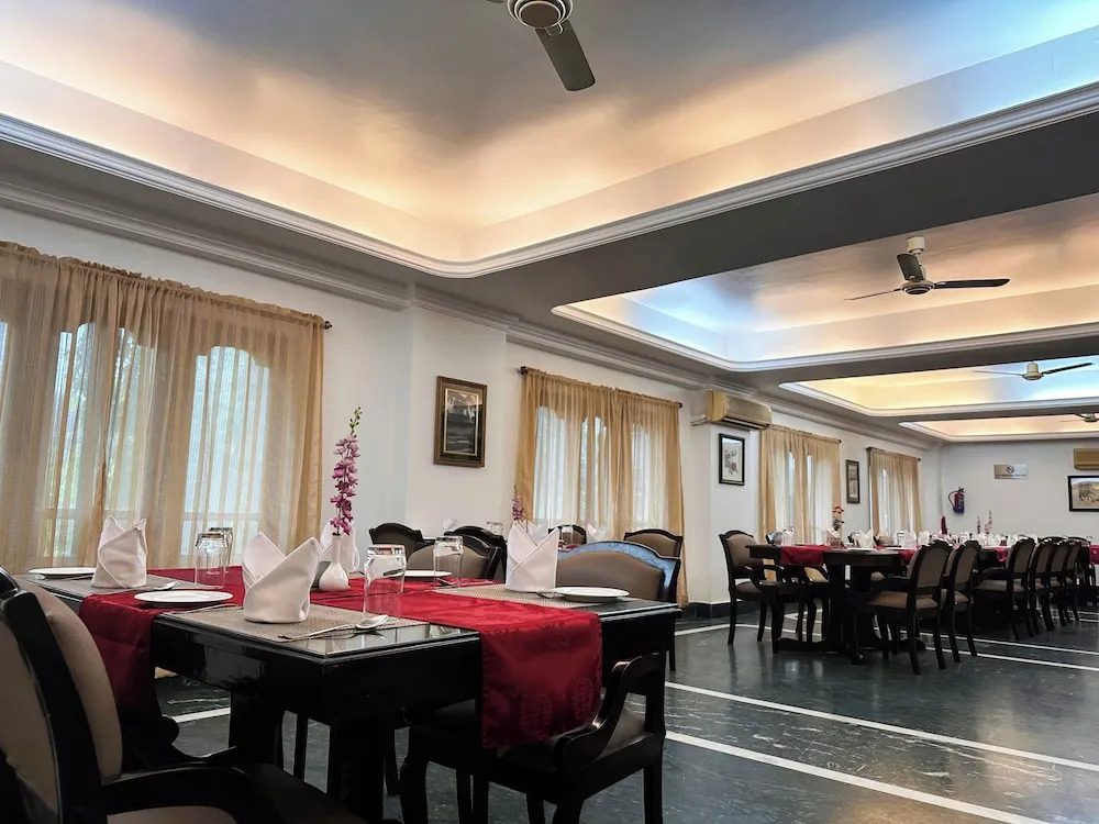 lhaki Hotel