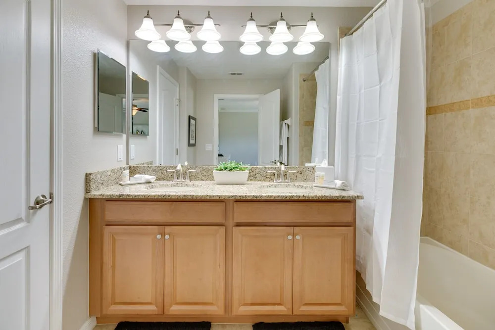 Modern Kissimmee Townhome with Fenced Pool and Patio