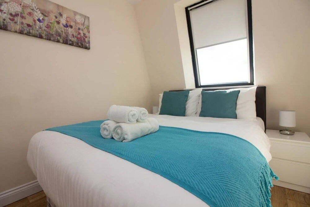 Stayzo Castle Penthouse 17 - A Clean Fresh Modern Apartment With Free Wi-fi