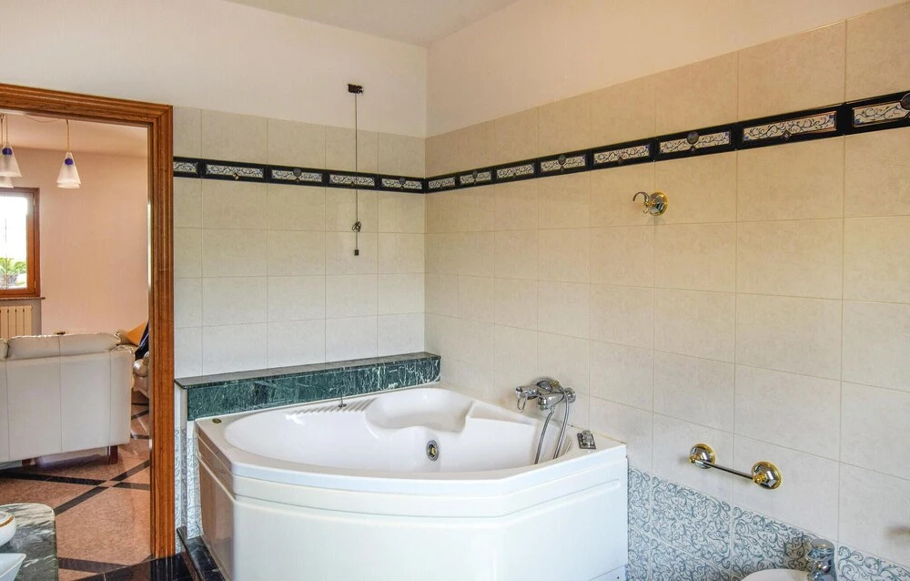 Nice Apartment in Davoli Marina With 2 Bedrooms and Wifi