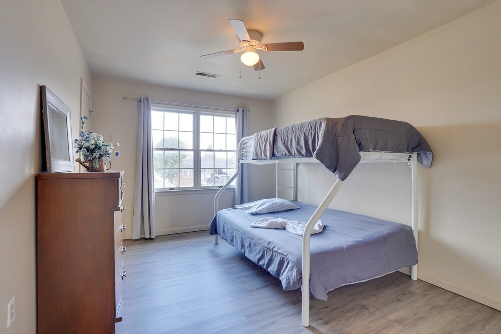 Walk to Fairgrounds! Hagerstown Townhome w/ Deck