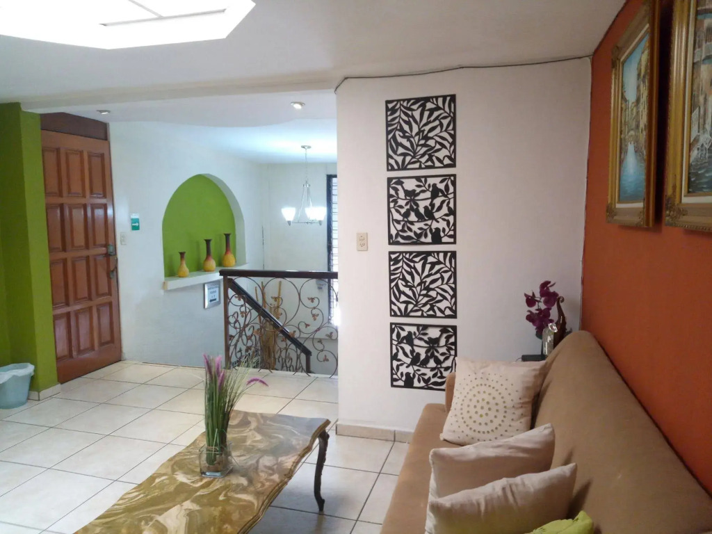 Hotel Tazumal House