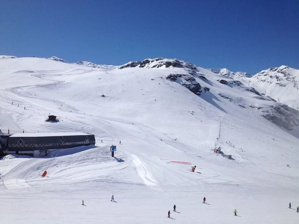 1 bedroom and 1 cabin apartment, ski in and ski out access Apartment 2