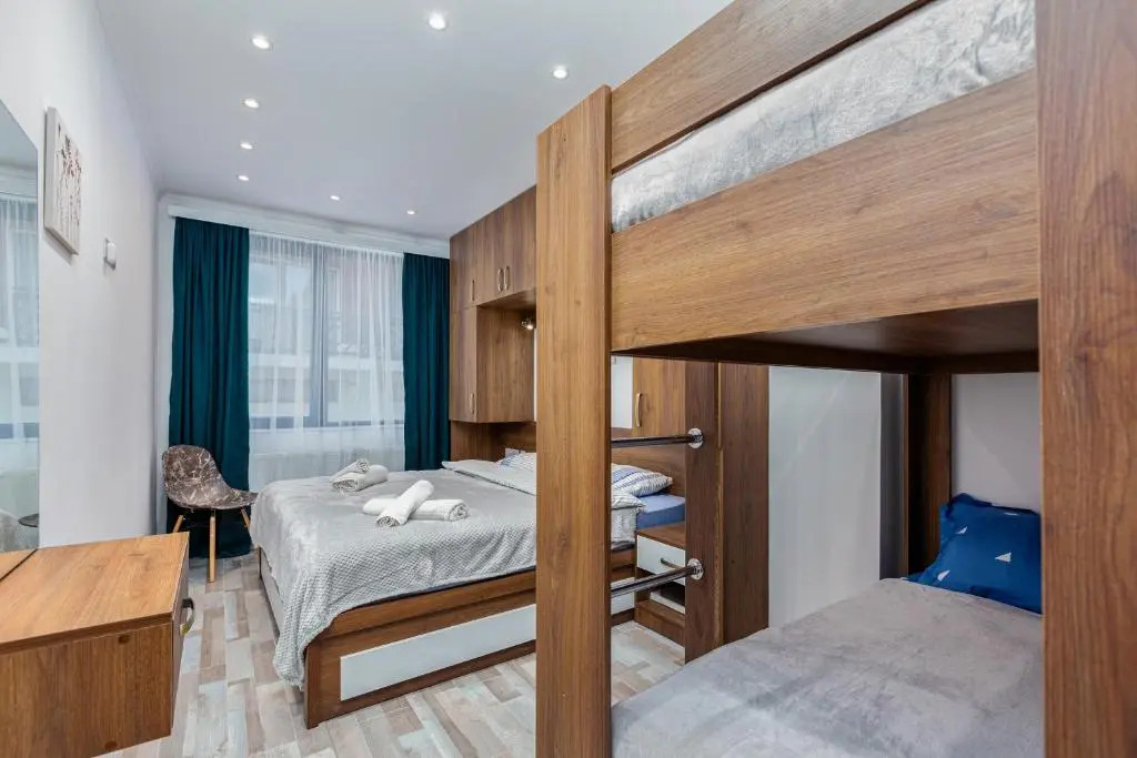 Ground Floor Bright Luxury 1Bedroom Apartment with Free Parking