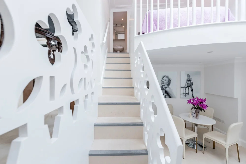 Distinctive apartment for 3 with mezz