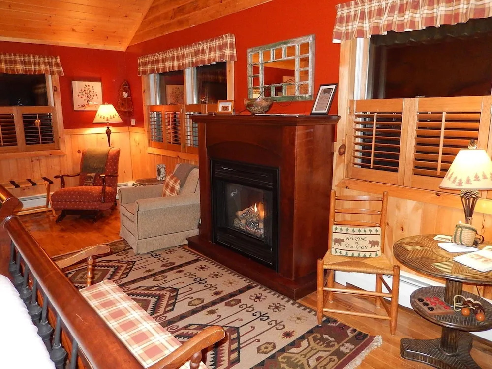 Kiwassa Lake Bed & Breakfast