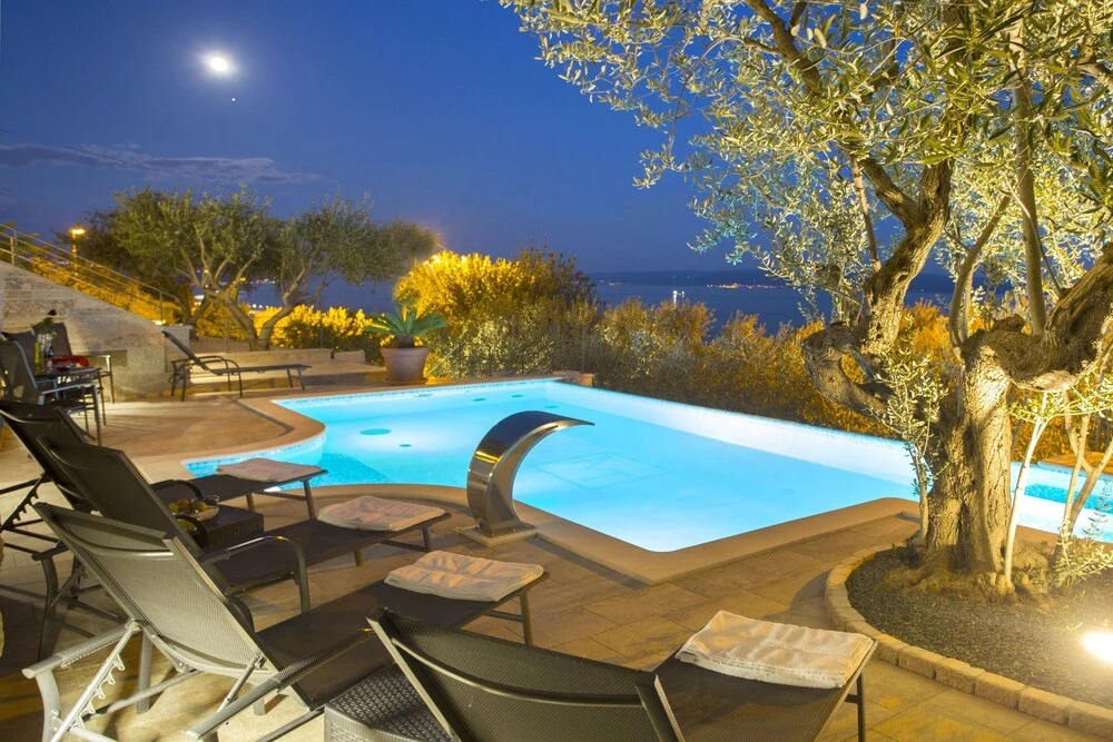 Luxury 5* Seaview Villa With 3 Rooms in Split, With Private Pool, Encl