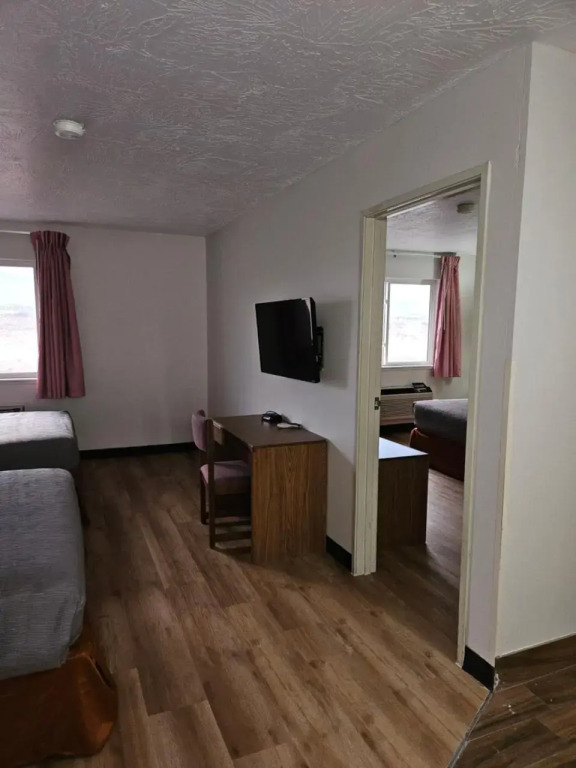 Super 8 Motel - Beaver