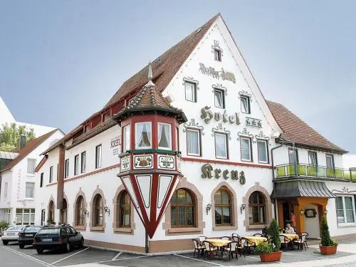 Hotel Kreuz Gästehaus und Lauchertbar mit Terrasse