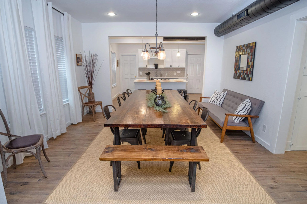 5BR/4BA House Sleeps 20 Downtown