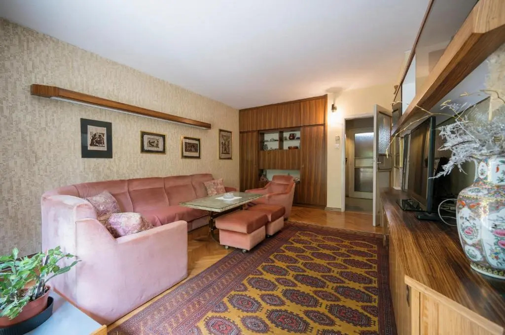 Ljubljana C17 - 5 Bedroom Private House with a Garden