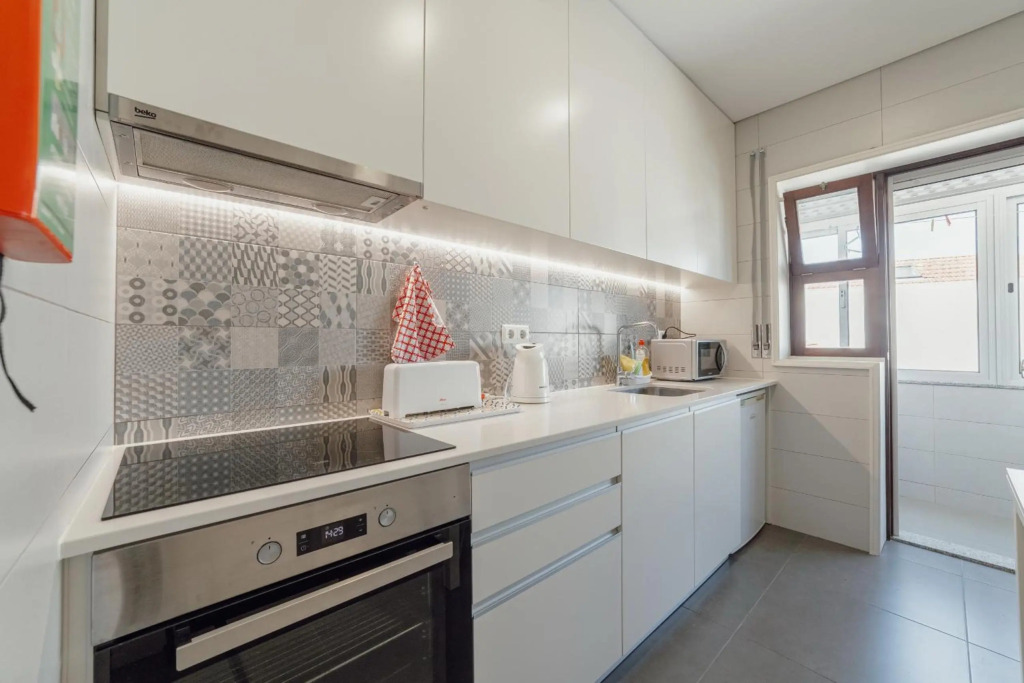 Downtown Design Apartment With Balcony
