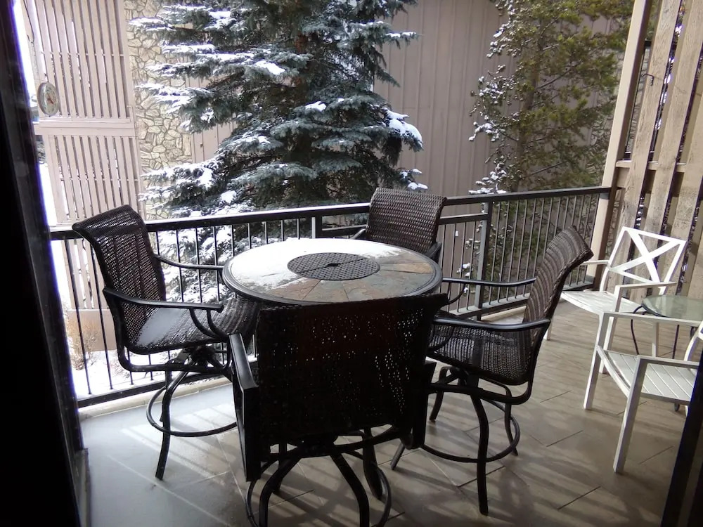 Lake Cliffe 2 Bed 2 Bath Views - 2 Br condo by RedAwning