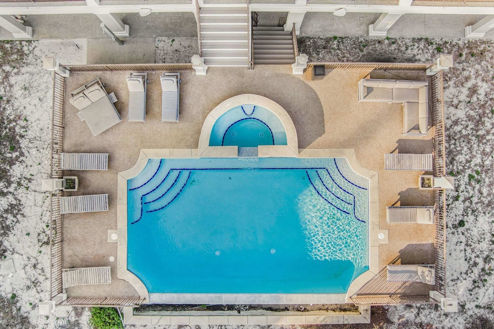 The Gayosa House 9BR Beachfront Oasis With Private Pool Hot Tub