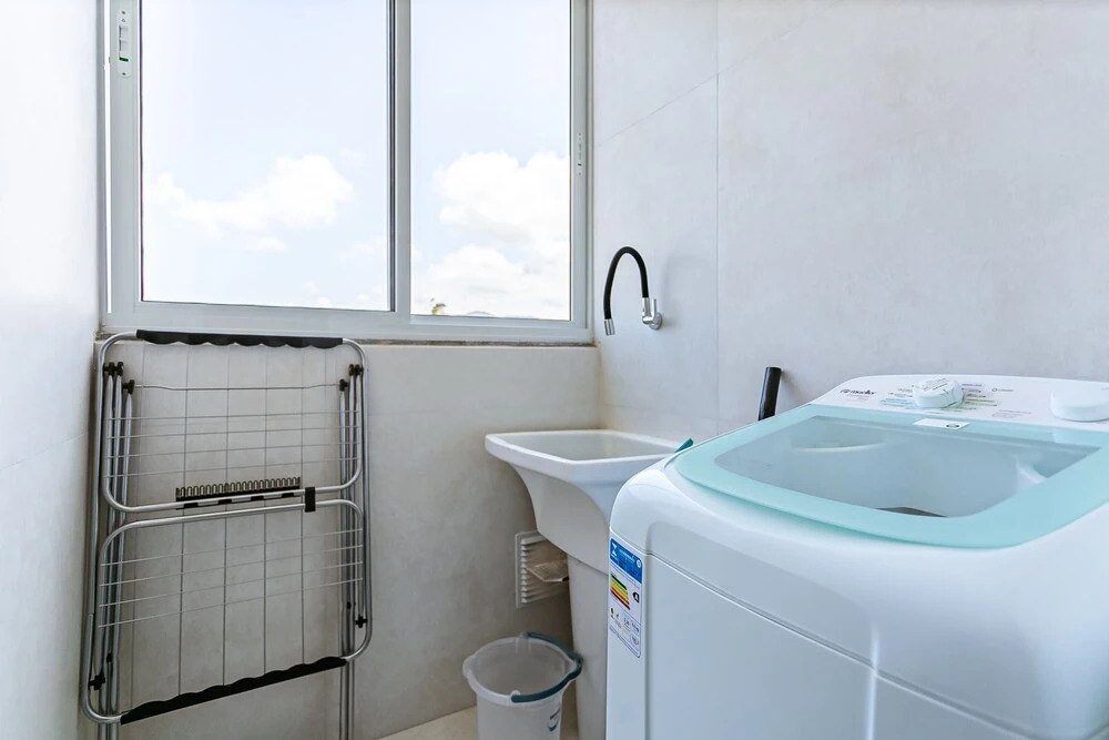 Prédio com apartamentos completos, com piscina e a passos da praia - Agua Marinha