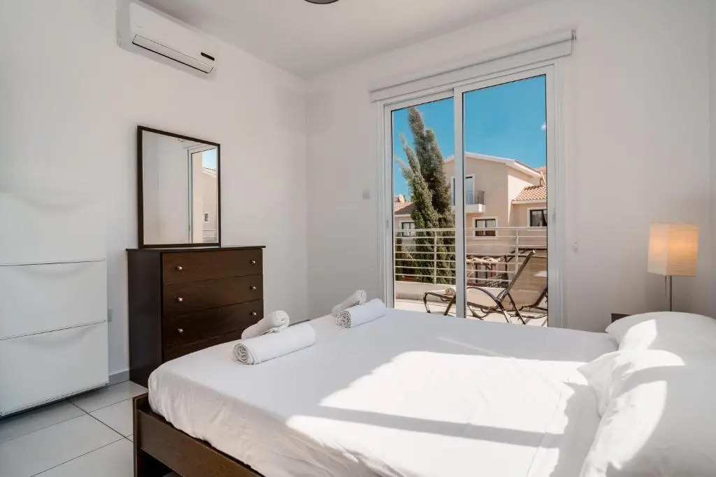 Lovely 2 Bedroom Family Apartment w/ Pool