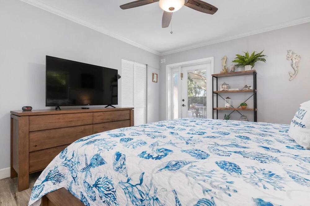 New Listing 4 Bedroom Pool Home Minutes away from Beaches and Boat Ramp 4 Home by RedAwning